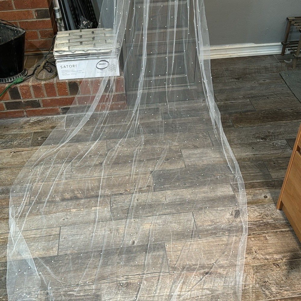 Veil-with Pearls Throughout-NEW WITHOUT TAGS​ - Picture 4 of 7